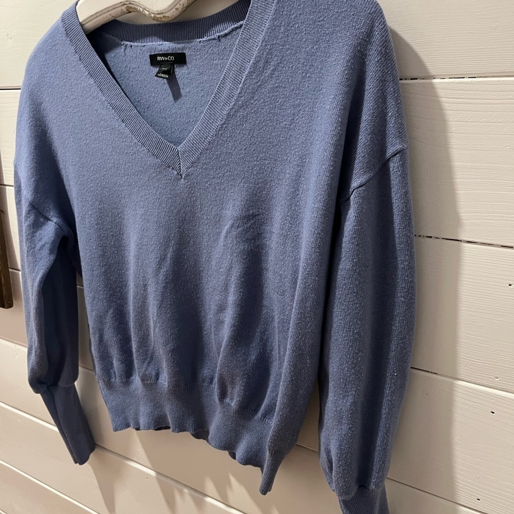 RW&CO blue v neck sweater size M - Picture 4 of 10